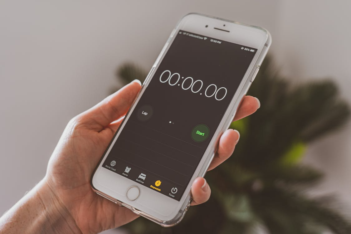 Smartphone showing a productivity timer ready to start